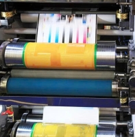So sánh in tem nhãn flexo và kỹ thuật số